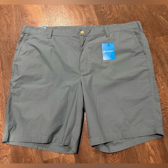 Columbia Washed Out Mens Cotton Shorts Size 48x10 Gray Flat Front Casual - Picture 2 of 9